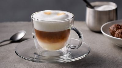 Espressomaskin som rengr sitt mjölksystem själv.