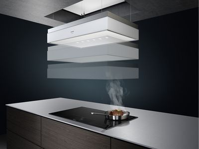 Cooker hood taking up air from cooking on induction hob