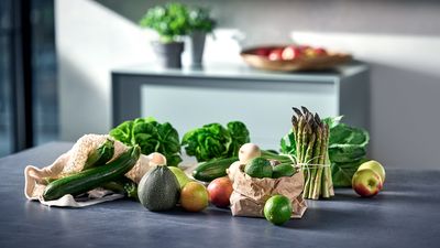 Siemens: madvarer på bordpladen i et køkken