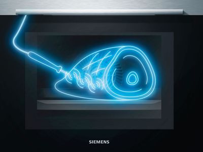 Духовые шкафы Siemens: инновационный мониторинг температуры благодаря сенсору жарки roastingSensor Plus