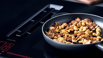 Siemens: pan with roasted nuts
