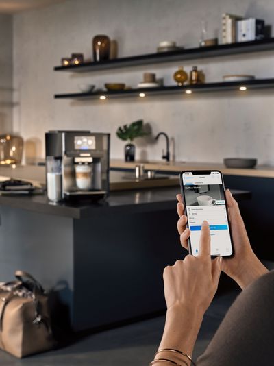 Siemens Kaffeevollautomat wird mit der Home Connect App bedient