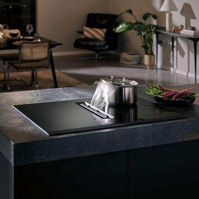 Hobs with integrated extractor hood