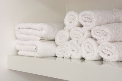 Czyste i pachnące ręczniki po wyjęciu z pralki i suszarki