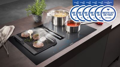 Siemens studioLine bakoven met de voorkant en knop in blackSteel