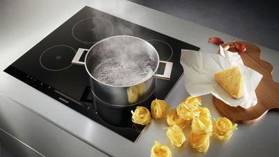 Das Kochgeschirr heizt sich schnell auf.
