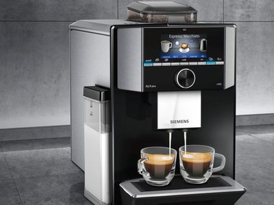 Découvrez la machine à espresso pose-libre connectée EQ.9 plus. 