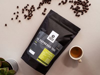 EQ. Espresso 100: Dezent fruchtiger Espresso Blend mit natürlichen Aromen, die an reife Beeren erinnern.