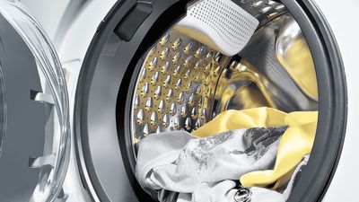 Siemens Ev Aletleri Servisi içinde çamaşır bulunan makinenin açılması
