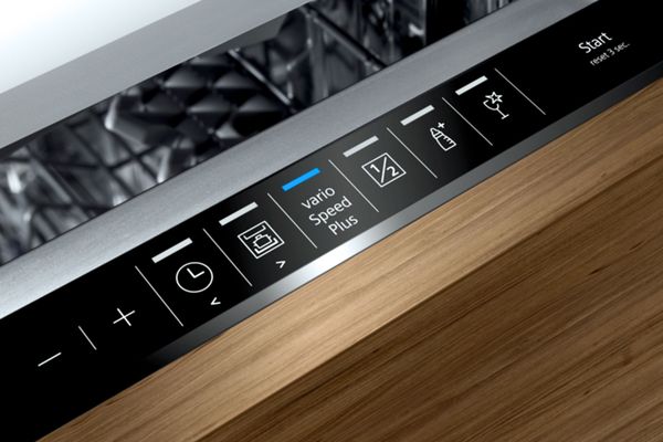 Detailed display of a smart dishwasher from Siemens