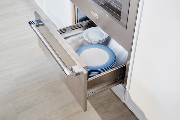 Warming drawer with professional soft close door