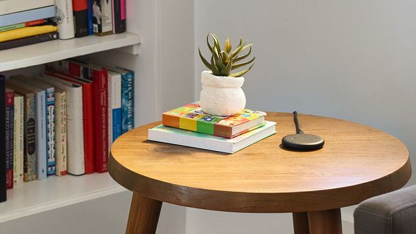 Amazon Echo Dot czekający na polecenie głosowe z Home Connect