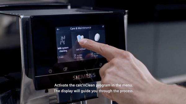 Machine à café tout automatique Eq700 calc'nClean de Siemens