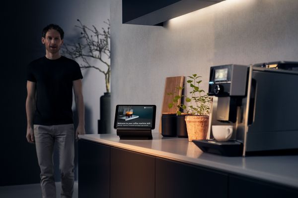 Man standing in the kitchen with SKD on the countertop