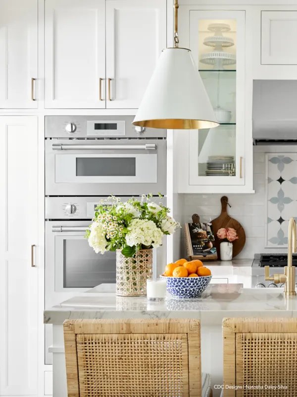 thermador-smart-oven-wifi-ovens-geometric-range-backsplash-professional-double-wall-oven-white-gold-kitchen