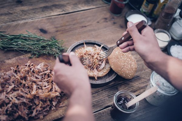 J'utilise la viande pour garnir mes hamburgers.