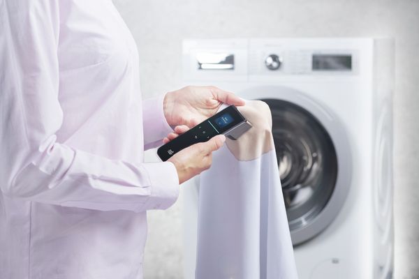 X-Spect scans a dirty shirt before it is washed in a Home Connect washing machine
