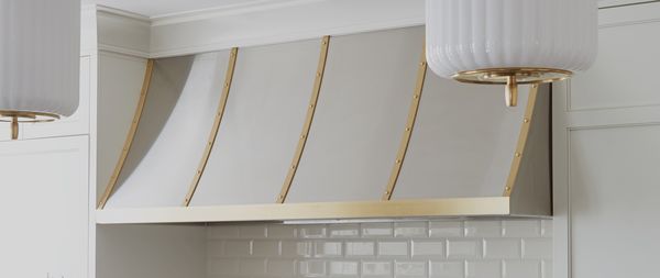 thermador-ranges-ventilation-pairing-guide-custom-hood-with-gold-accents_4000x1688
