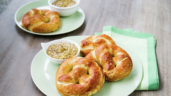 MCIM02721448_thermador-culinary-style-recipes-by-steam-pretzels_3200x1800.jpg