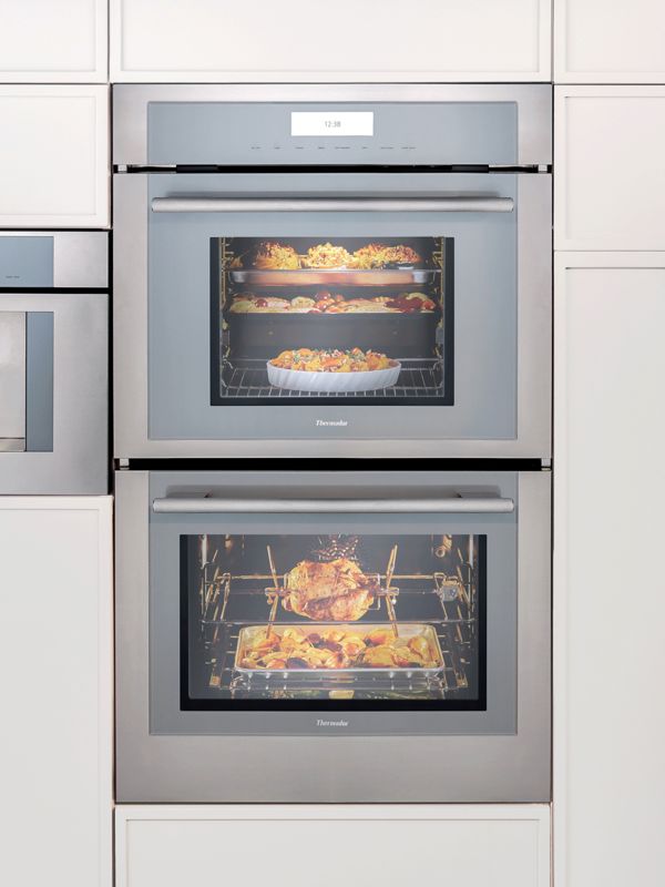 Thermador Masterpiece Collection 30 Inch Double Oven with food inside 