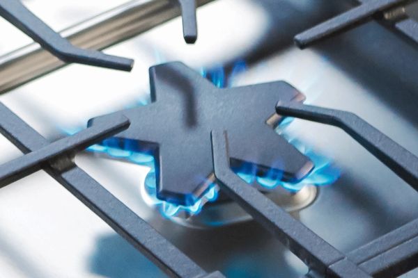 Thermador gas cooktop star burner closeup 