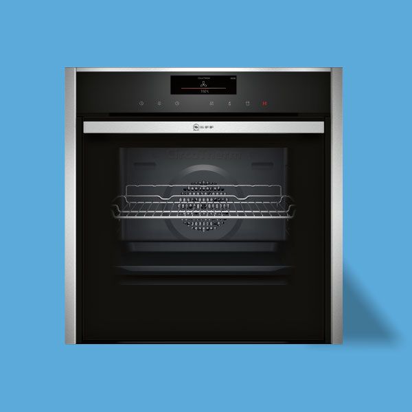 Connected oven which can be controlled via the Home Connect app