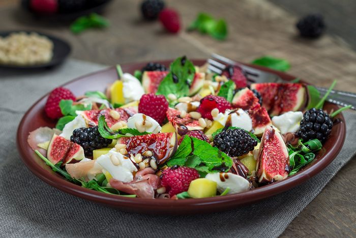 A bowl of fruits in salad