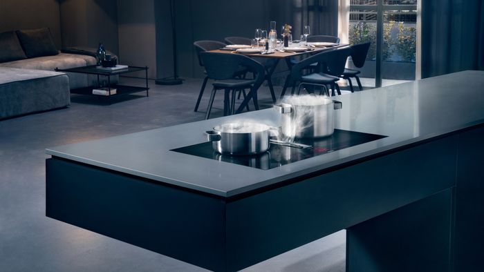 Placa con extractor para una cocina de diseño