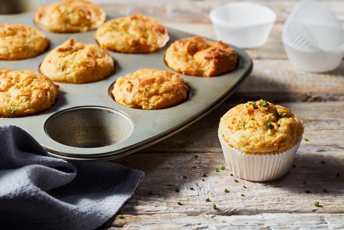 Muffin cotti in forno nei pirottini di carta