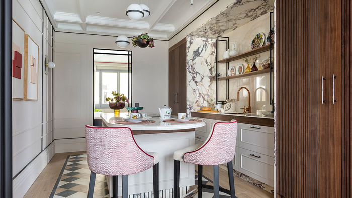 La cocina diseñada por BC3 y Ele Room 62 combina elementos clásicos y contemporáneos.
