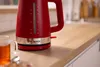 Roter Wasserkocher mit Temperatureinstellungen und Bosch-Logo.