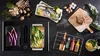 Une cuisine moderne avec des accessoires de cuisine NEFF, des légumes frais et des boissons colorées disposés autour d'une surface de cuisson élégante.
