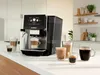 Machines à café Bosch : une machine à espresso moderne avec écran tactile et une cafetière à filtre.