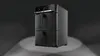 Schwarze Bosch Double-Stack-Heißluftfritteuse mit digitalem Display und zwei Griffen vor dunklem Hintergrund