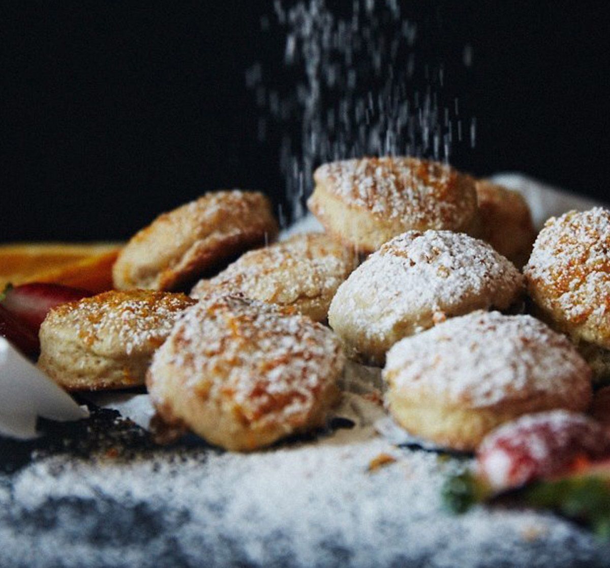 Rezept: Orangen-Scones mit Erdbeerbutter | NEFF Rezept: Orangen-Scones mit Erdbeerbutter | NEFF