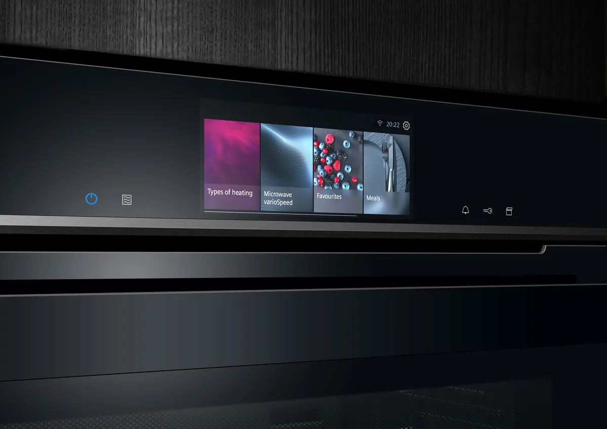 En TFT-Touchdisplay som visar Microwave som uppvärmningsförslag eller så kan du välja dina sparade Favoriter.