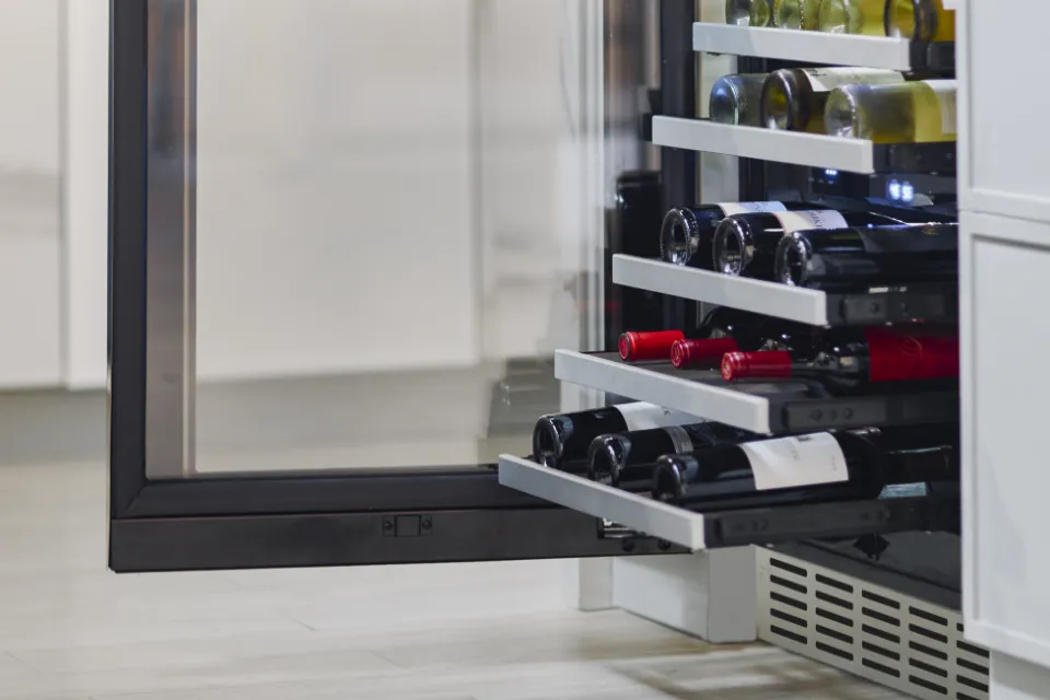 Store up to 41 bottles