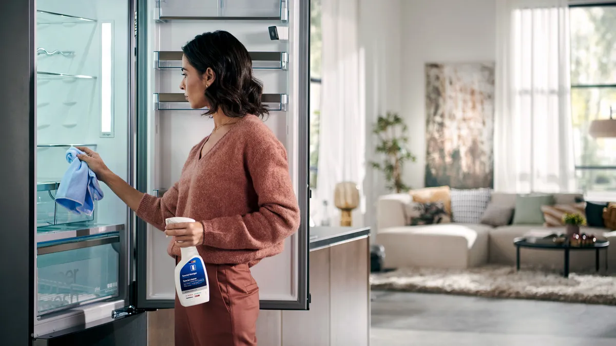 20756210_PCS_Siemens_Fridge_Cleaner_Campaign_LandingPage_3840X2160