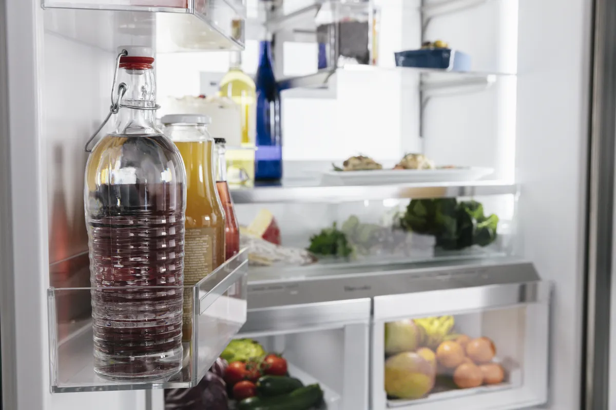 Easy-to-clean stainless steel exterior