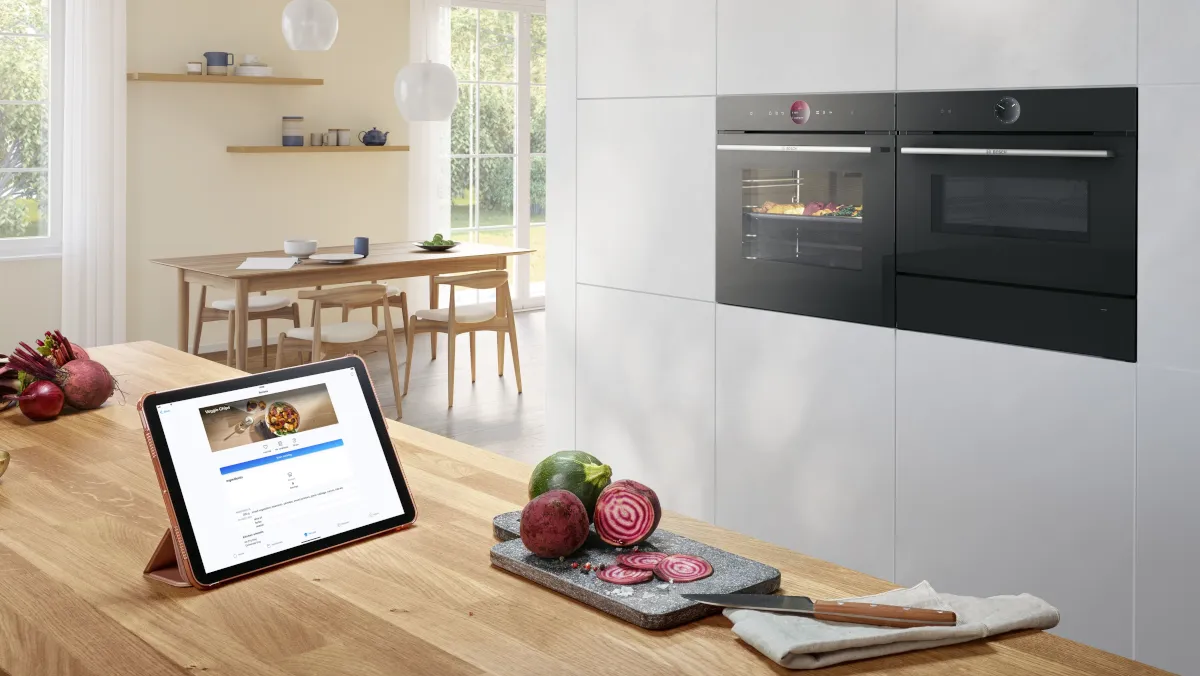 Moderno forno a microonde Bosch nero autoportante, offre varie dimensioni e capacità per soddisfare le vostre esigenze di spazio e cottura.