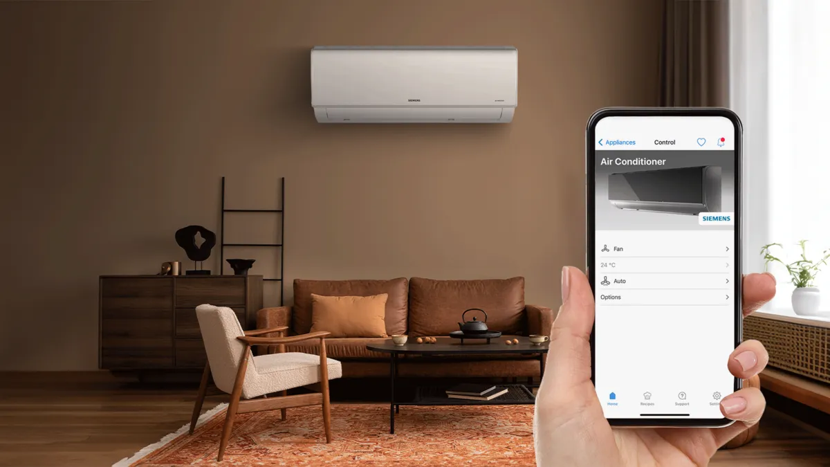 Klima ünitesi, akıllı telefon ve modern mobilya ile oturma odası.