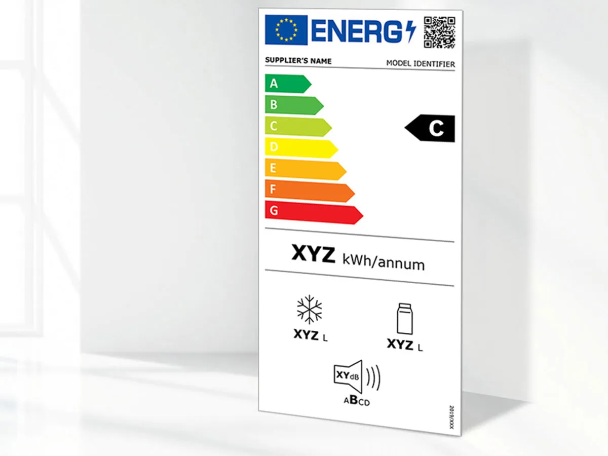 Une étiquette énergétique affichant une classification de A à G, indiquant « C », avec des détails sur la consommation d'énergie et les icônes d'efficacité.