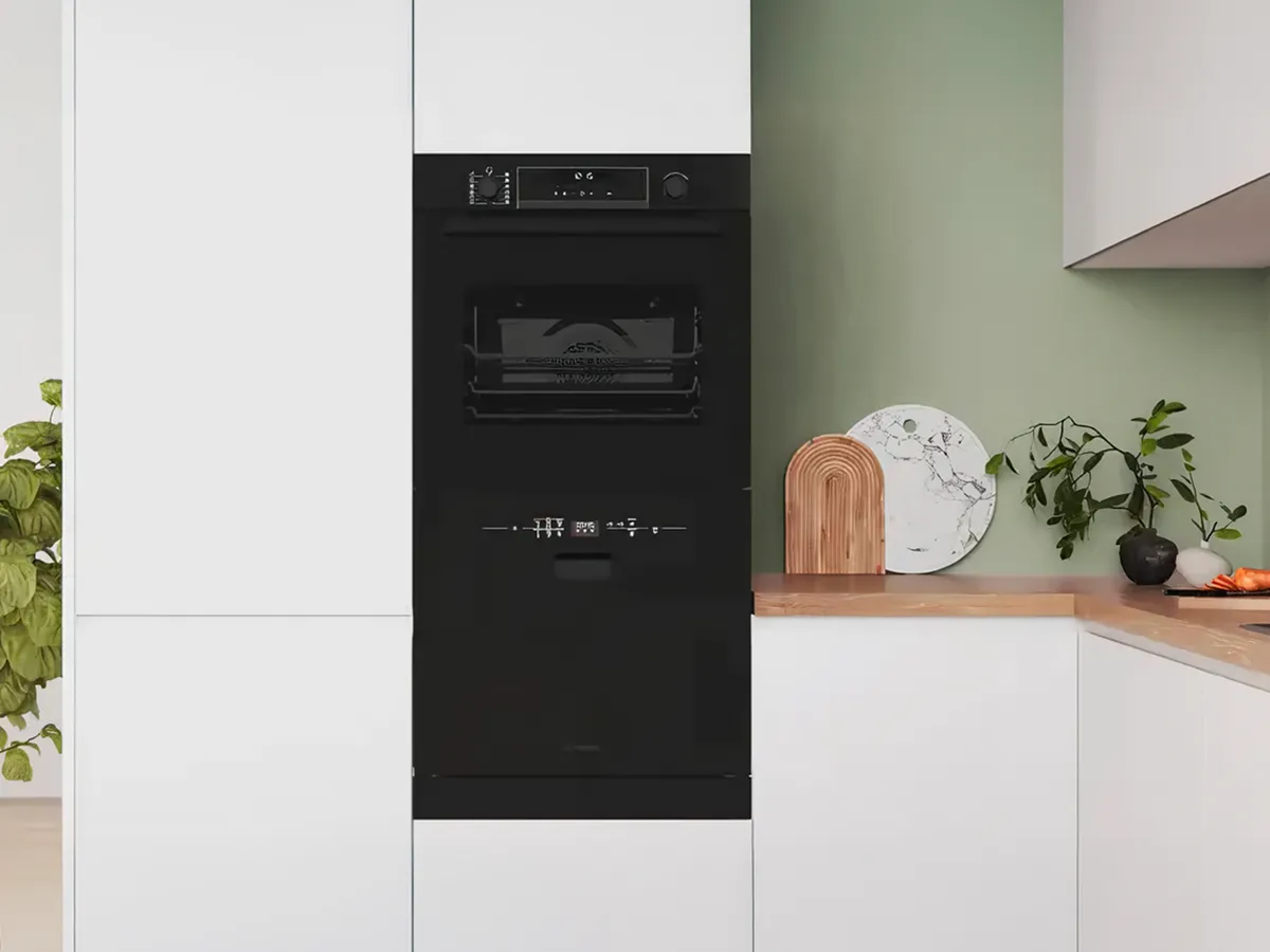 Kompaktne nõudepesumasin ahju alla integreeritud.