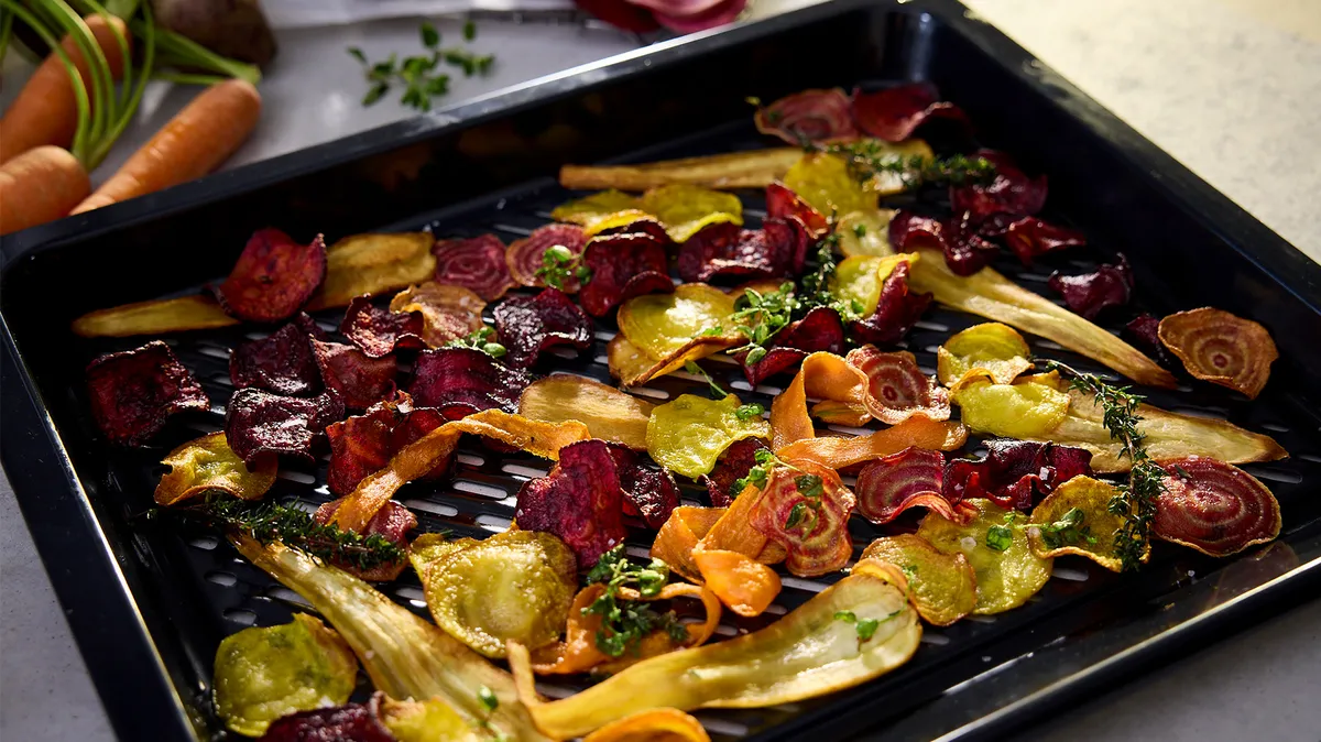 26109615_NEFF_Airfry_Function_VegChipsTray_1800x1011