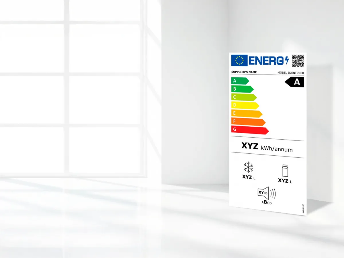 Uma etiqueta de energia da UE com classificação A exibida num interior bem iluminado.