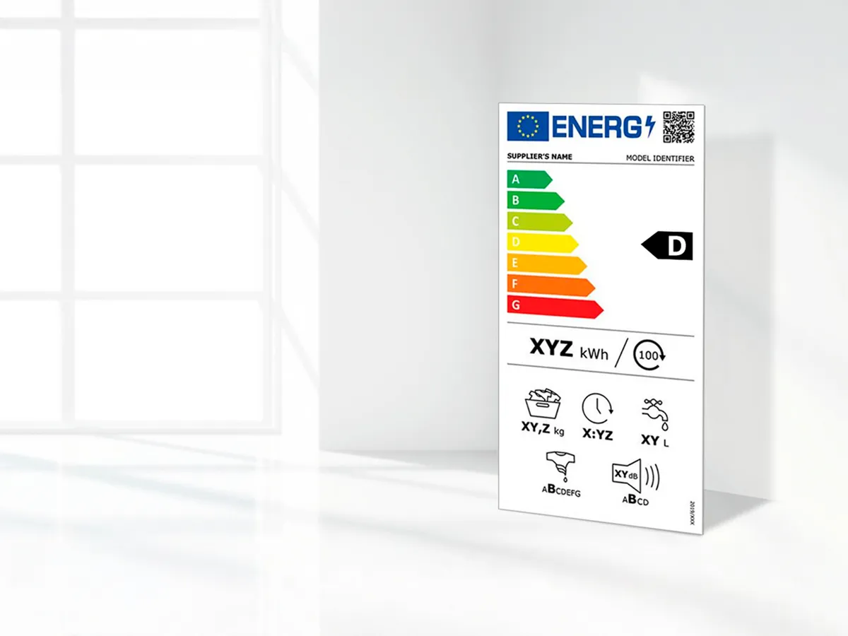 Uma etiqueta de energia da UE com classificação A exibida num interior bem iluminado.