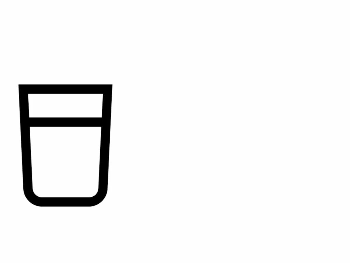 Um contorno simples em preto de um ícone de copo sobre um fundo branco simbolizando limpeza fácil.