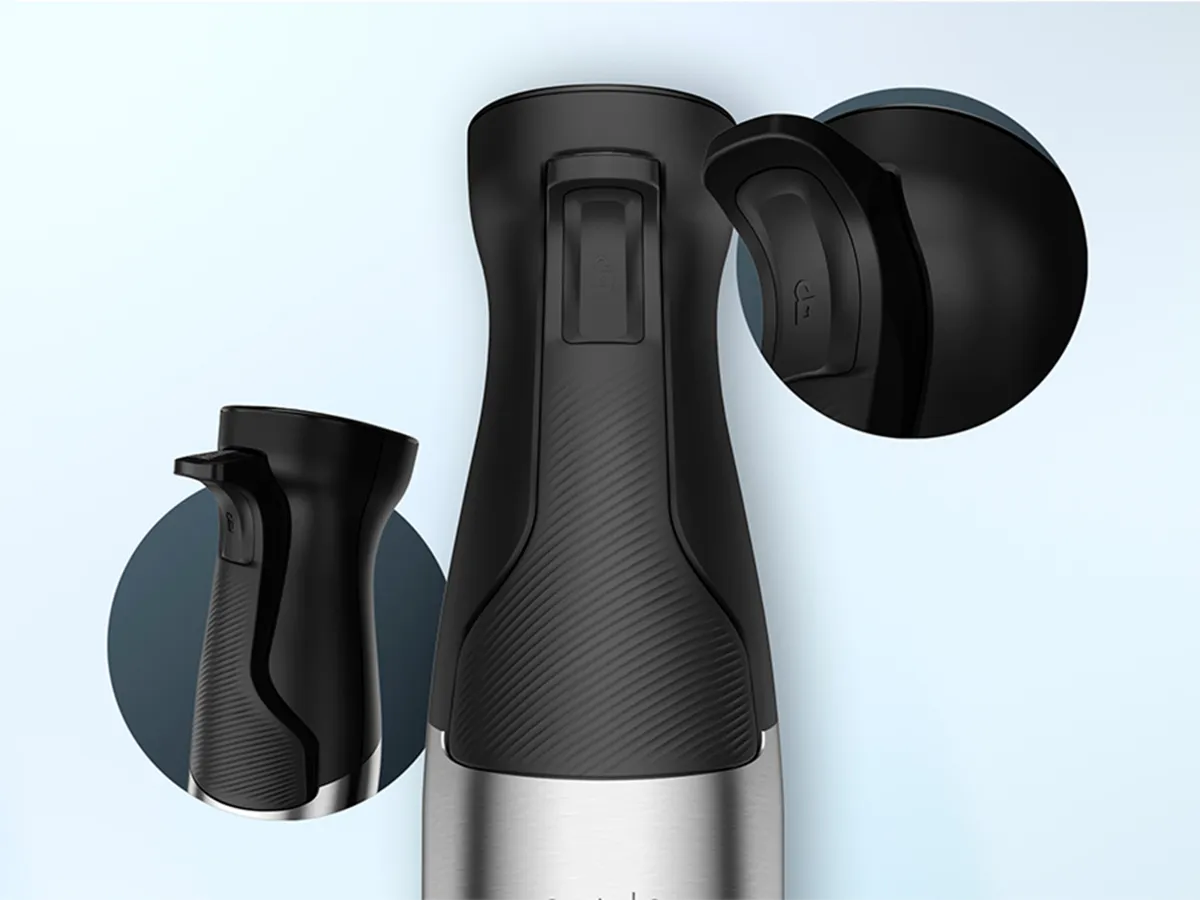 O cabo ergonômico de um liquidificador de mão ErgoMaster com o agarre SoftTouch.