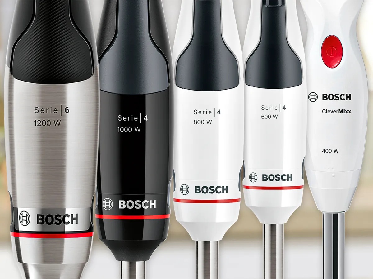 Um close-up de diferentes liquidificadores de mão Bosch com diferentes potências.