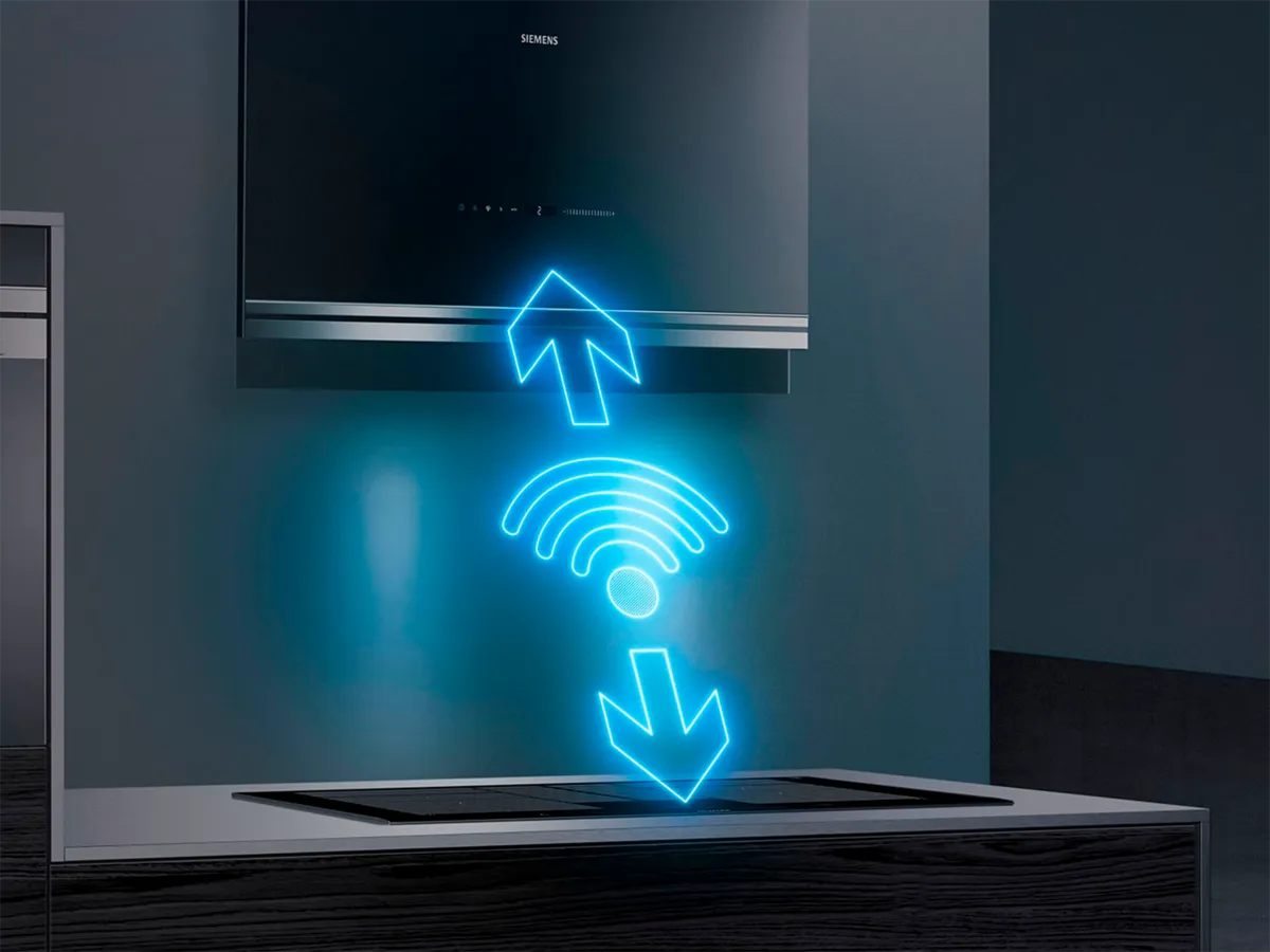 Siemens emhætte forbundet med kogepladen med Wi-Fi-symbol i midten.
